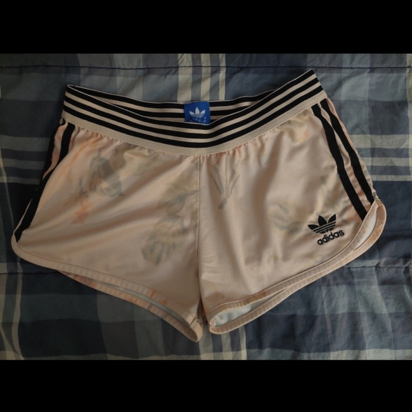 ADIDAS ORIGINALS 3 STRIPES FLORAL PASTEL SHORTY SHORTS - Picture 4 of 13